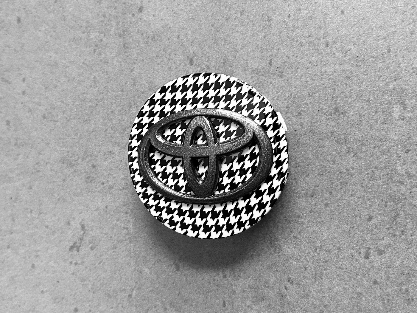 Toyota Highlander Houndstooth Wheel Center Cap Set