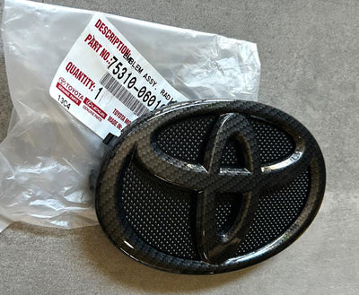Toyota Camry 12-17 Carbon Fiber Effect Front Emblem