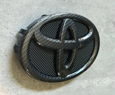 Toyota Camry 12-17 Carbon Fiber Effect Front Emblem