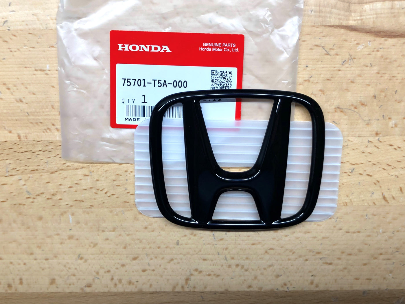 Honda CR-V HR-V 23-24 Carbon Fiber Rear Emblem