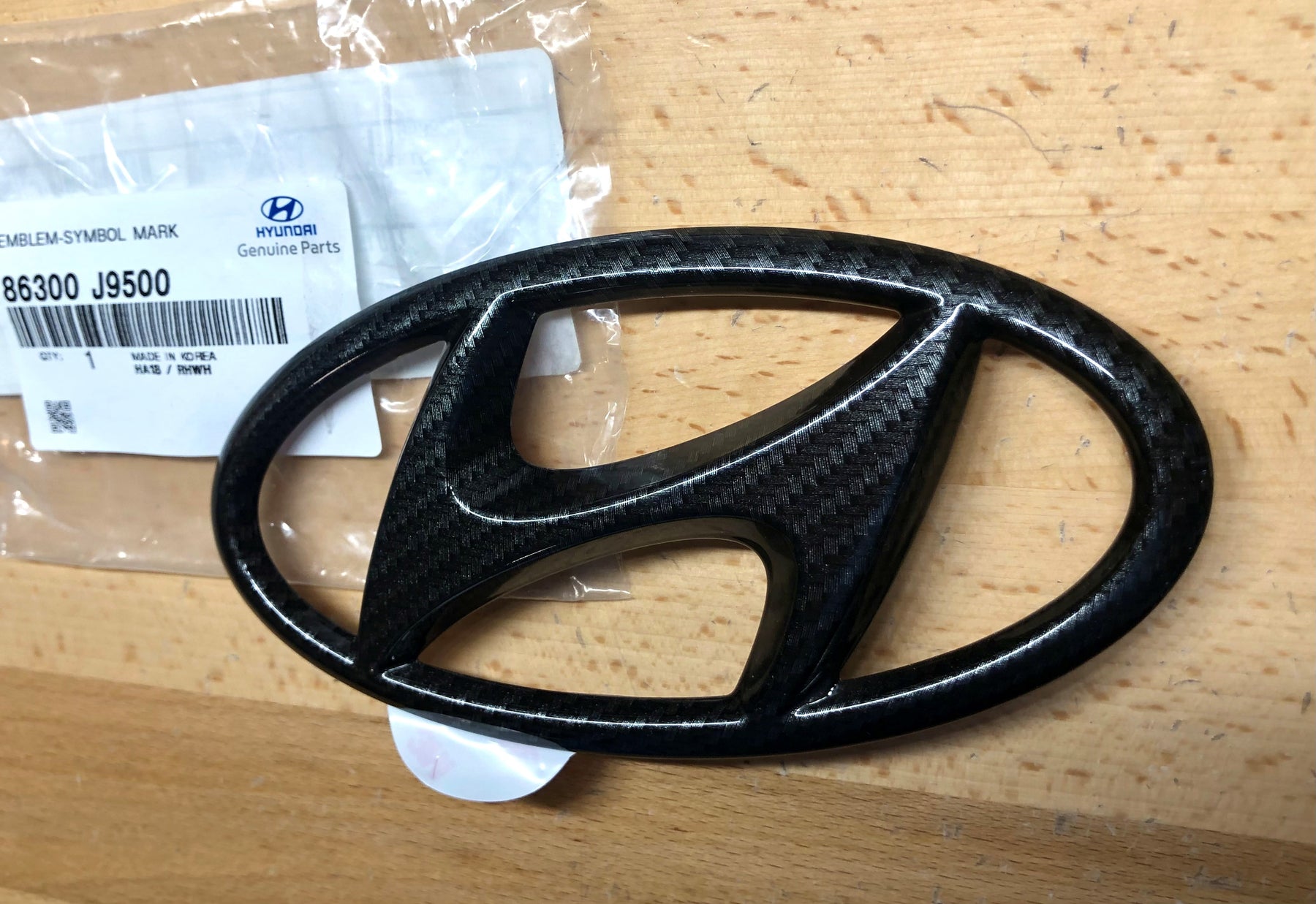 Hyundai Kona 22-23 Carbon Fiber Rear Hatch Emblem – Deep Blue Chrome