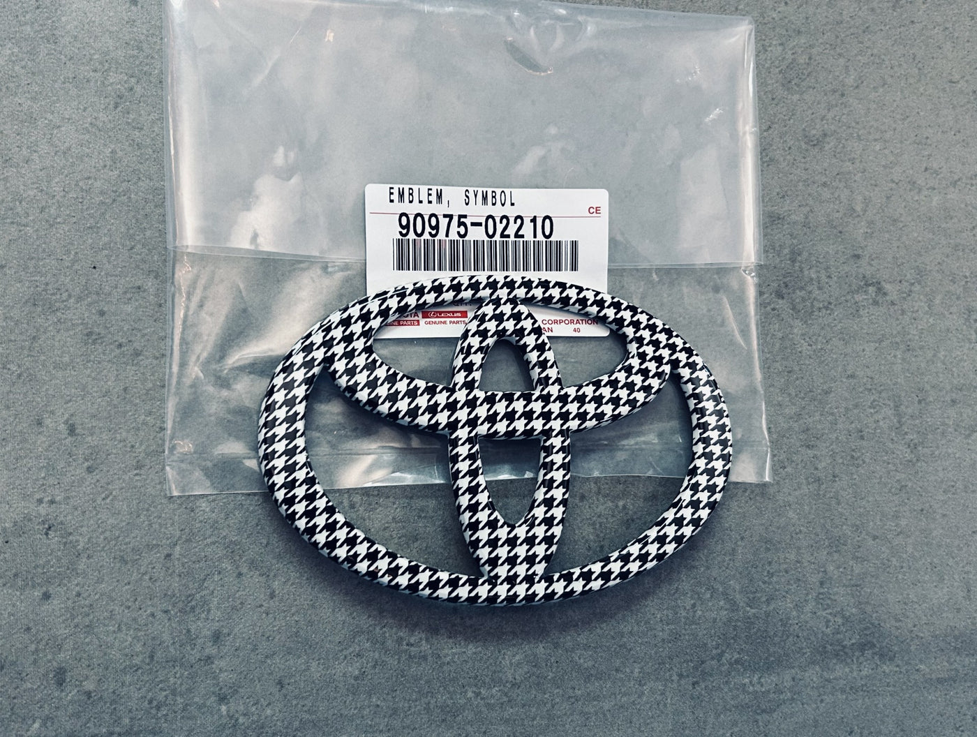 Toyota Prius 23-24 Houndstooth Front Emblem